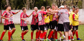 Cometa termina primeira fase líder de sua chave