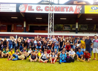 Alunos visitam sede do Clube