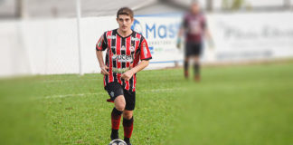 Cometa vence e lidera isolado