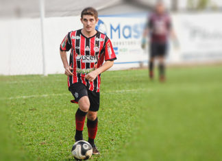 Cometa vence e lidera isolado