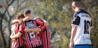 Cometa vence por 5 a 1 e volta a acreditar na classificação