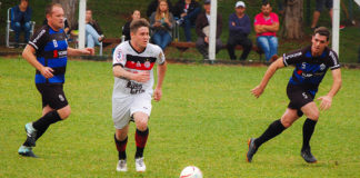 Cometa vence fora de casa