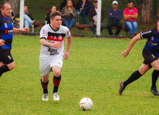 Cometa vence fora de casa