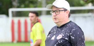 Cometa espera seu adversário