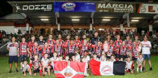 Cometa empata em casa