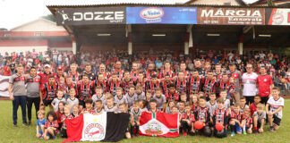 Cometa vence a primeira