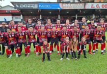 Cometa vence na estreia