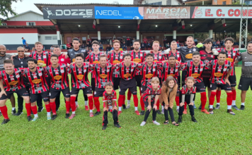 Cometa vence na estreia