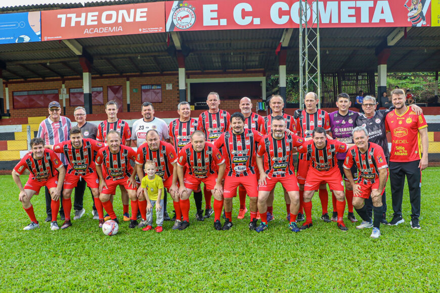 Elenco do Cometa: Em pé: Wilson, Ermínio, Scalon, Buda, Segura, Tcherry, Tudo, Auri, Vitor Engel, Rambinho, Valentim e Odir. Agachados: Pedrinho, Xandão, Schwartz, Diva, Fernando Becker, Burako, Elver, Betinho e Jaime