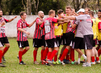 Cometa termina primeira fase líder de sua chave
