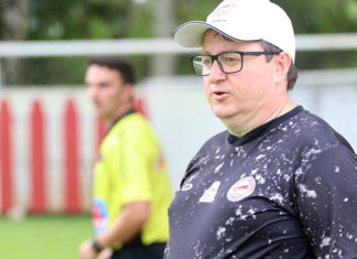 Cometa espera seu adversário