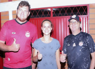 Escolinha de futebol feminino no Cometa?