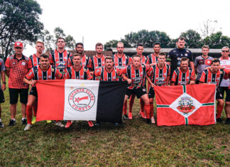 Cometa vence nas duas categorias e é líder