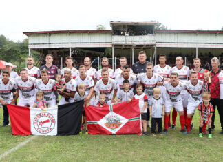 Cometa perde fora de casa