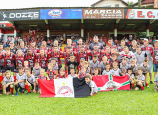 Cometa perde em casa na estreia