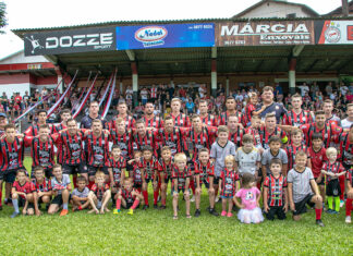 Cometa perde na sua estreia em casa