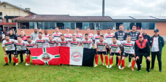 Cometa vence e continua líder