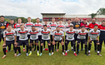 Cometa perde, mas classifica em primeiro do grupo